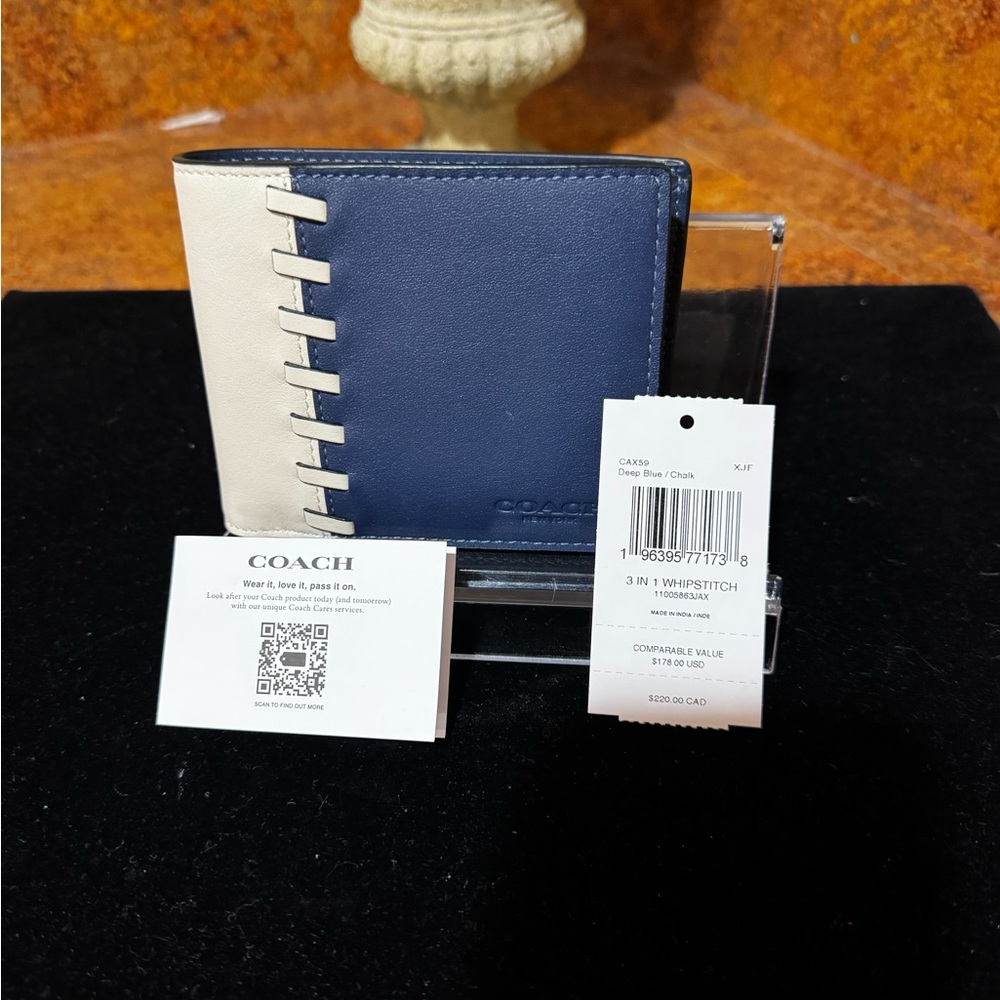 Coach Men's Blue and Cream Wallet - Picture 4 of 4